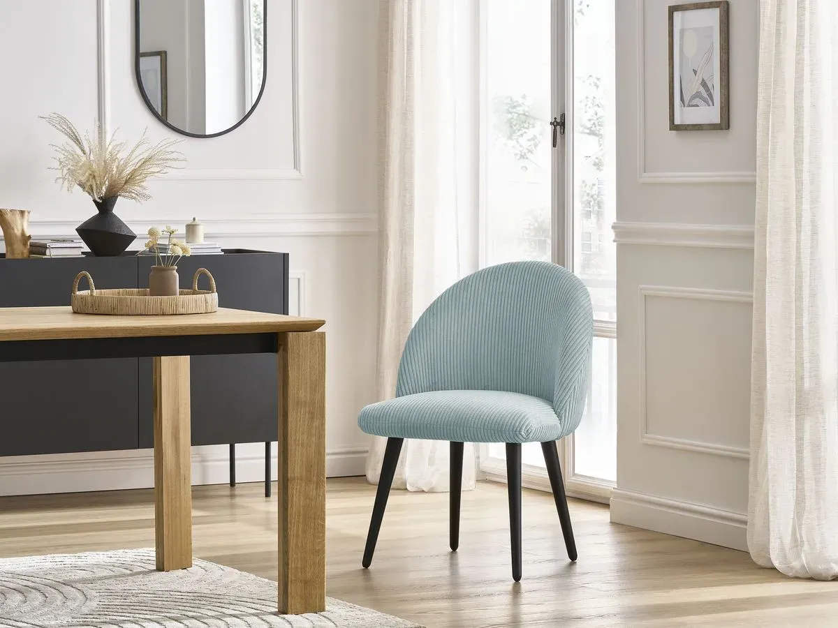 Chaise LALIE tissu velours côtelé et pieds scandinaves noirs bleu clair   BOBOCHIC