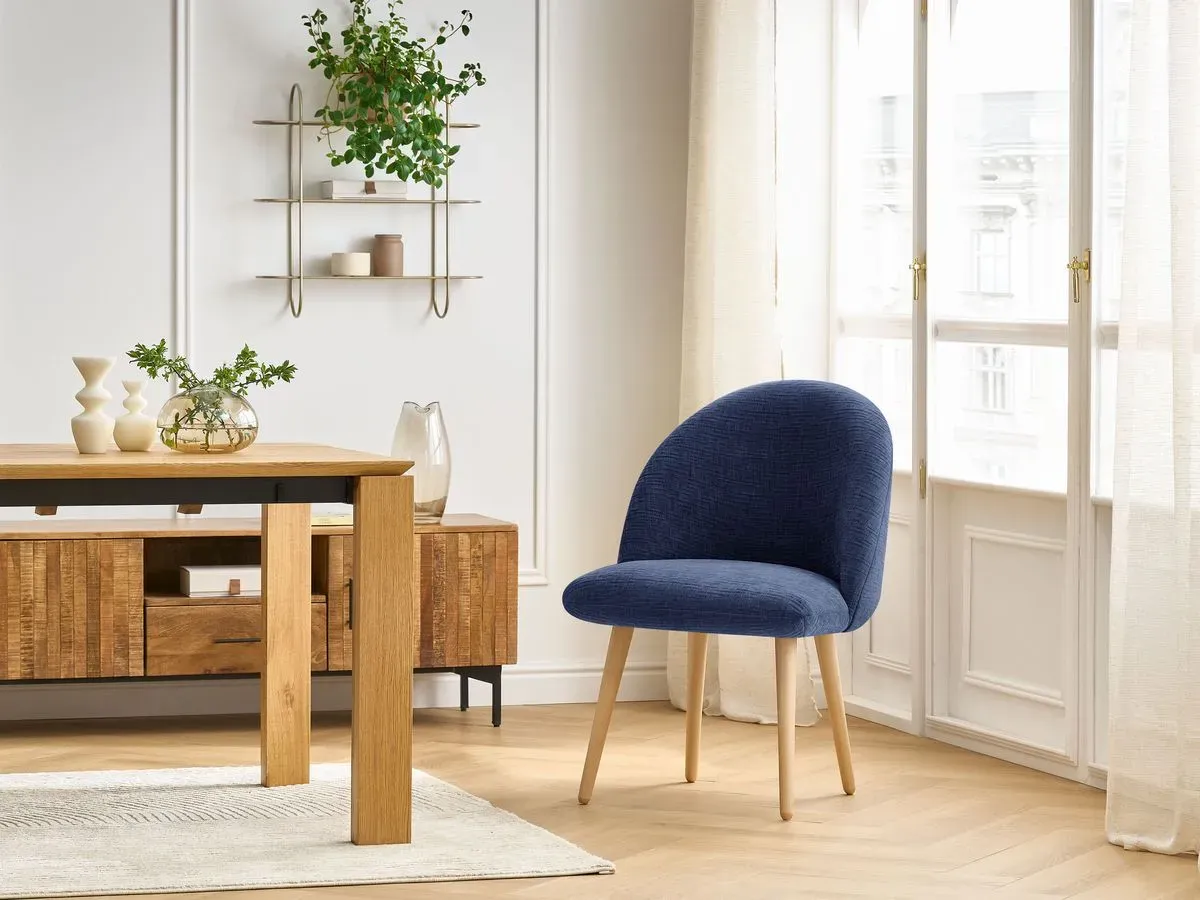 Chaise LALIE tissu texturé et pieds scandinaves bois bleu foncé   BOBOCHIC