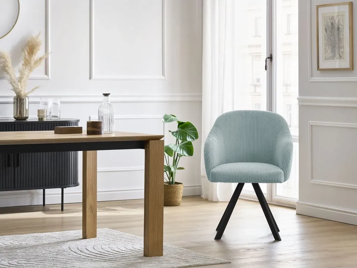Chaise SOPHIE tissu velours côtelé et pieds étoile bleu clair   BOBOCHIC