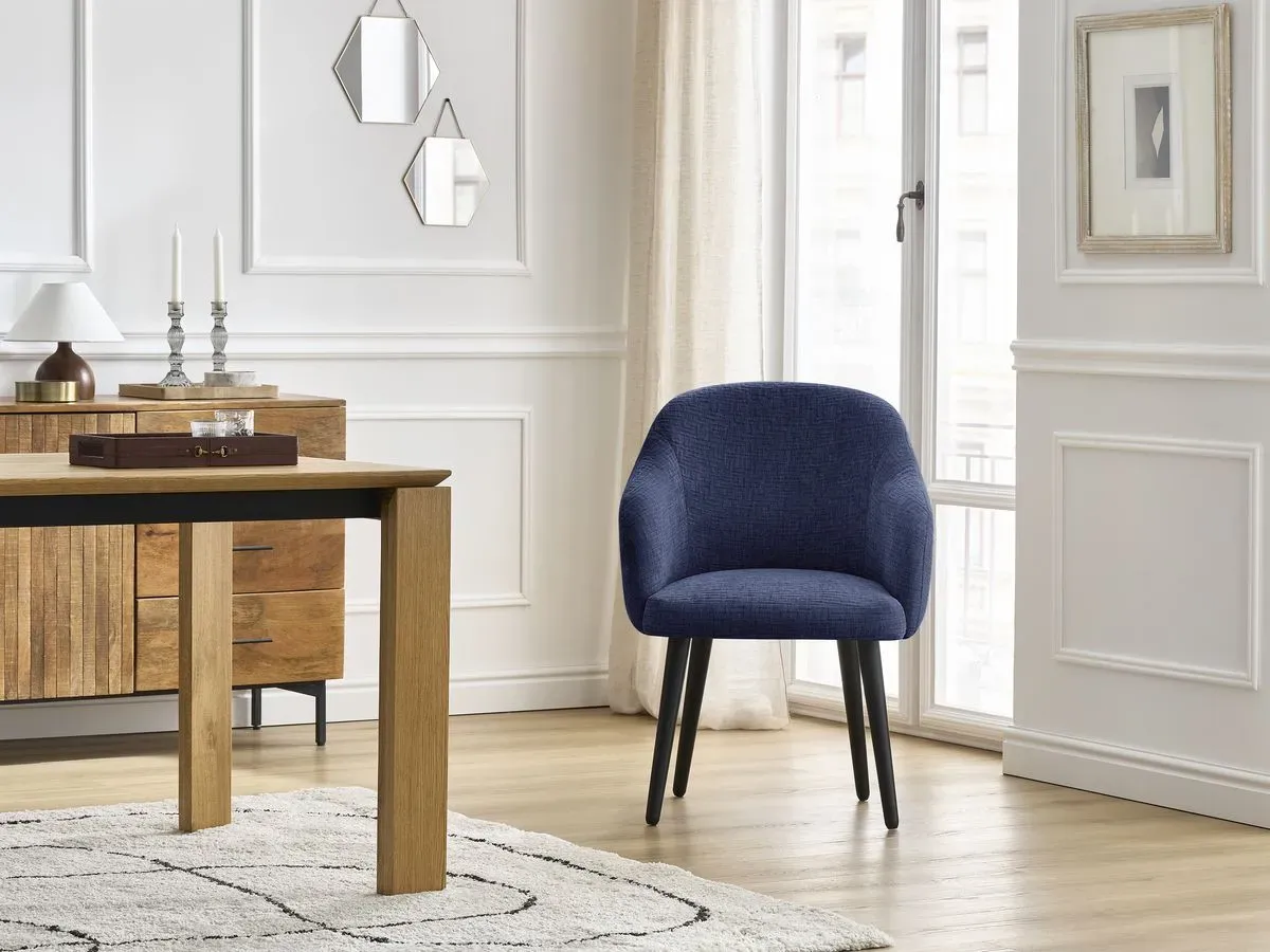 Chaise SOPHIE tissu texturé et pieds scandinaves noirs bleu foncé   BOBOCHIC