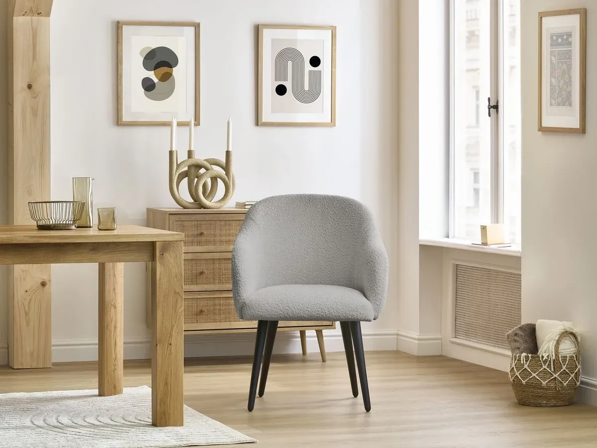 Chaise SOPHIE tissu bouclette et pieds scandinaves noirs gris clair   BOBOCHIC