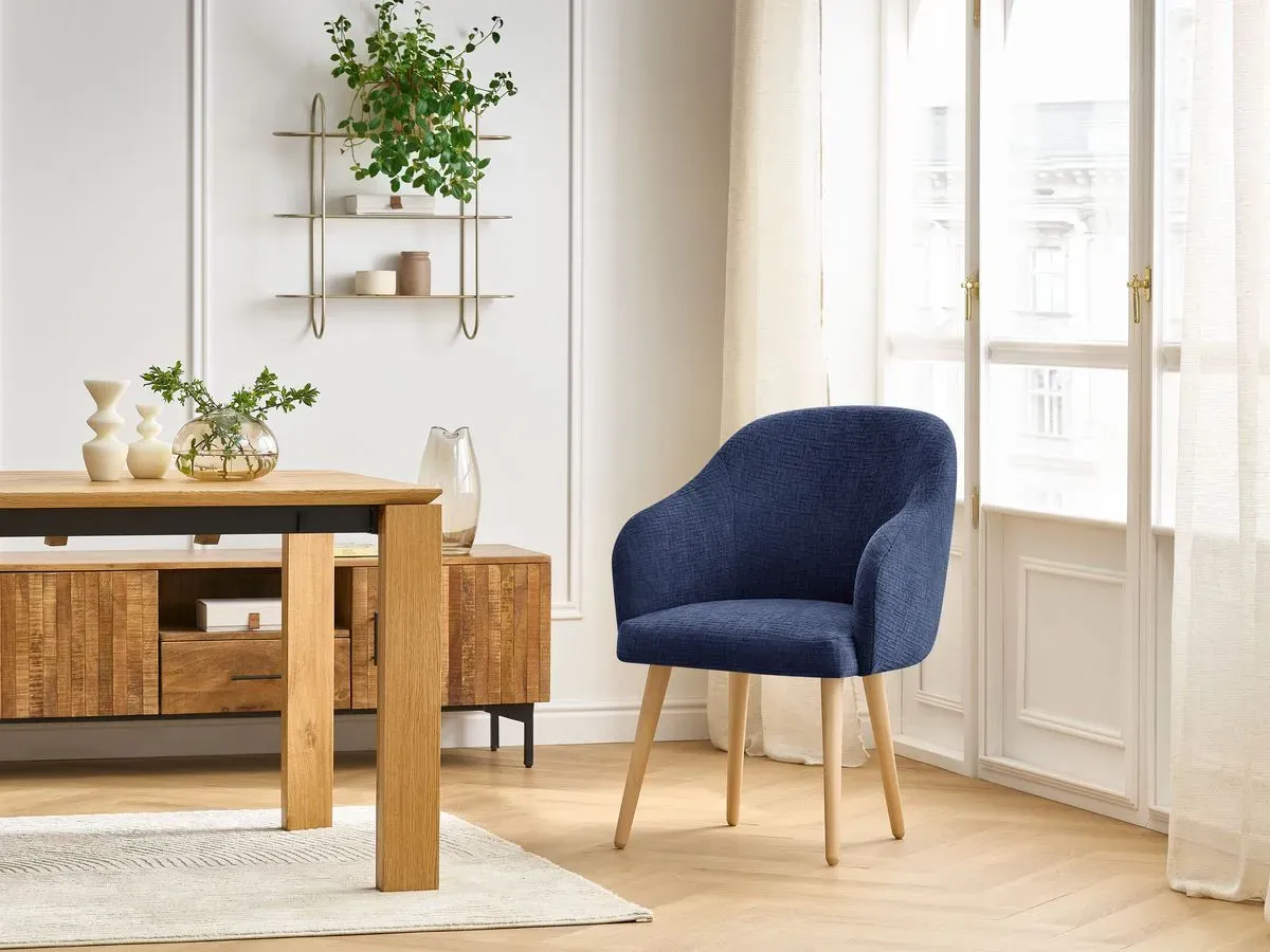 Chaise SOPHIE tissu texturé et pieds scandinaves bois bleu foncé   BOBOCHIC
