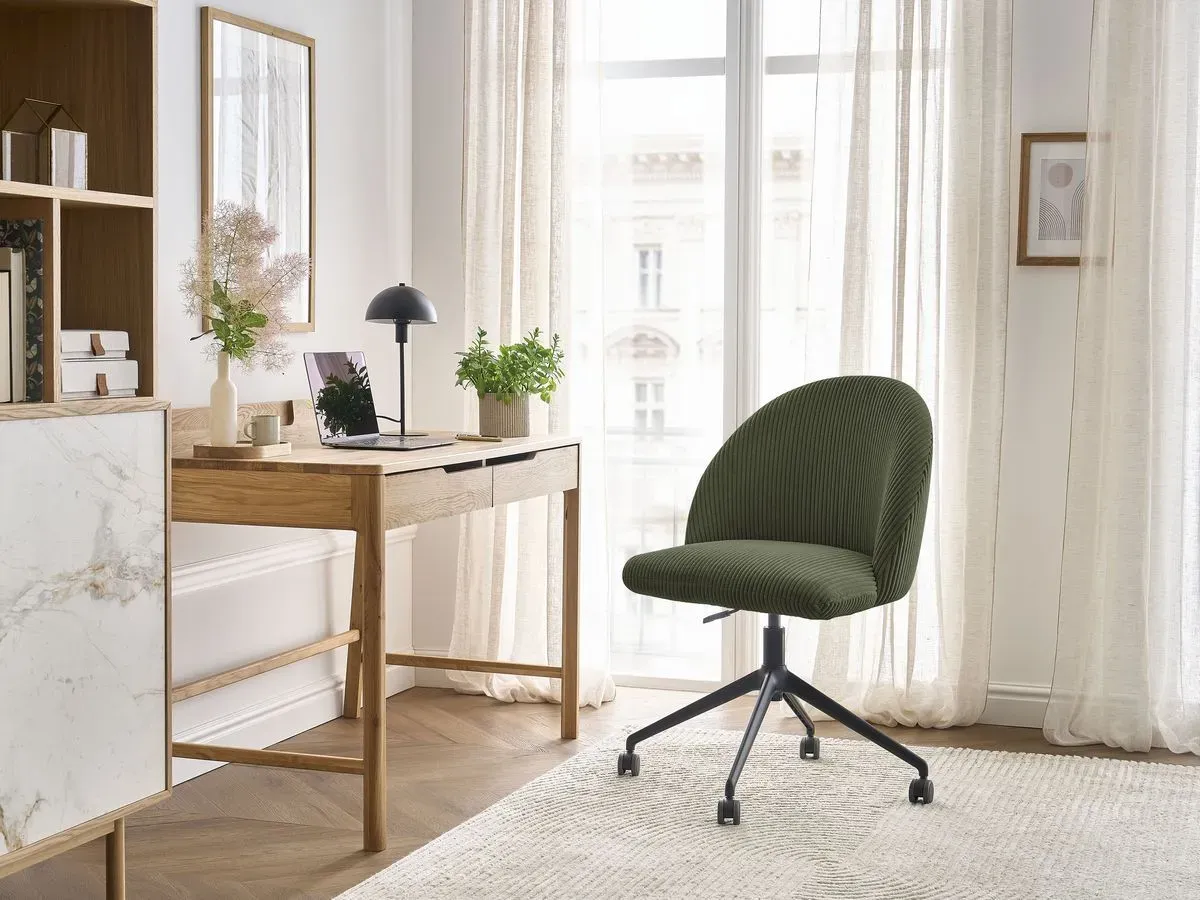 Chaise de bureau LALIE tissu velours côtelé et pietement à roulettes avec hauteur ajustable vert clair   BOBOCHIC