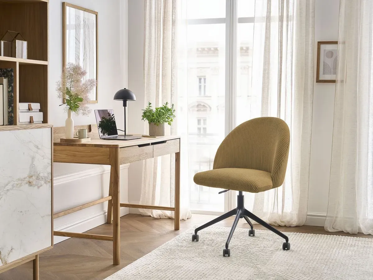 Chaise de bureau LALIE tissu velours côtelé et pietement à roulettes avec hauteur ajustable jaune   BOBOCHIC