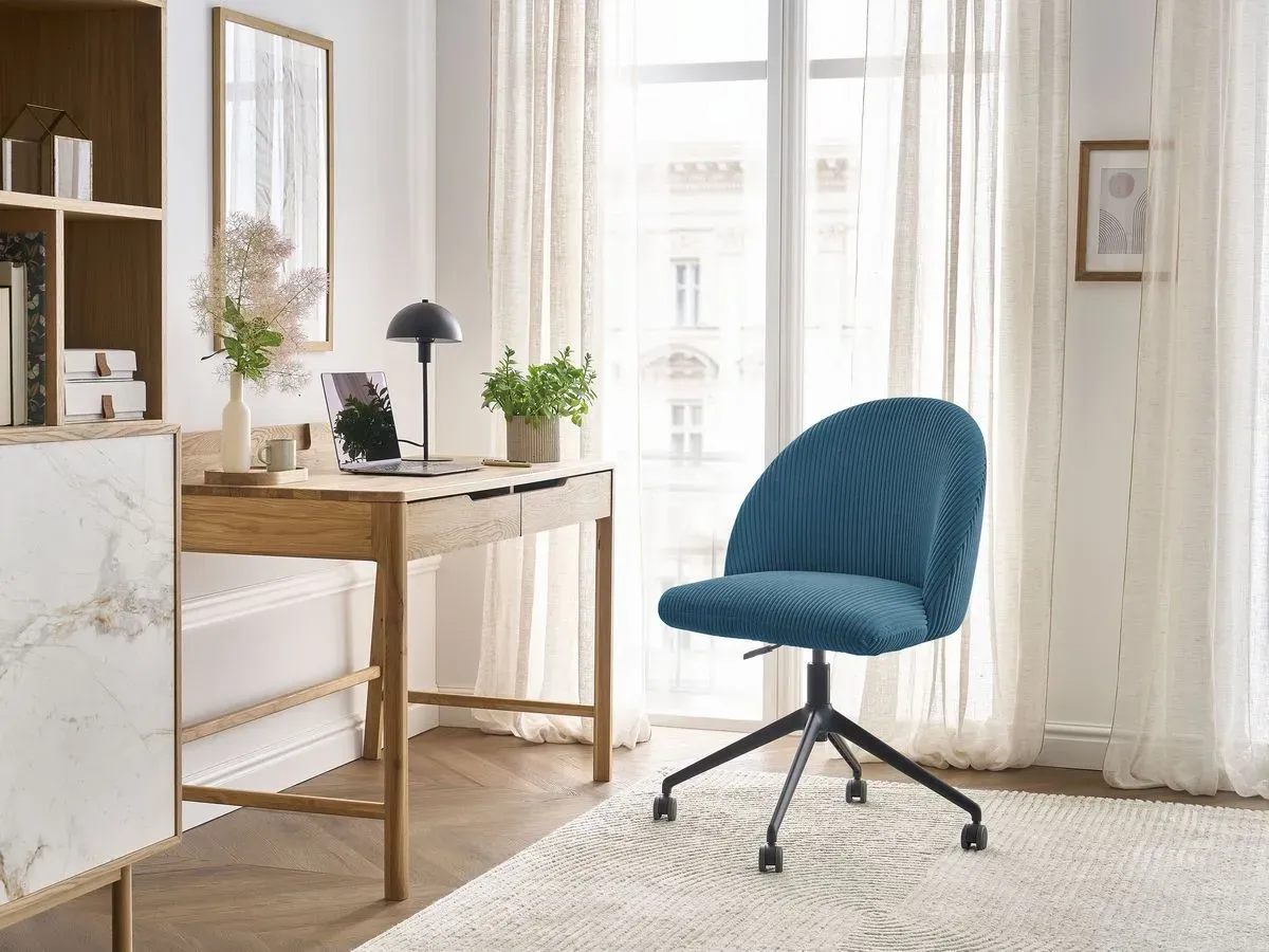 Chaise de bureau LALIE tissu velours côtelé et pietement à roulettes avec hauteur ajustable bleu foncé   BOBOCHIC