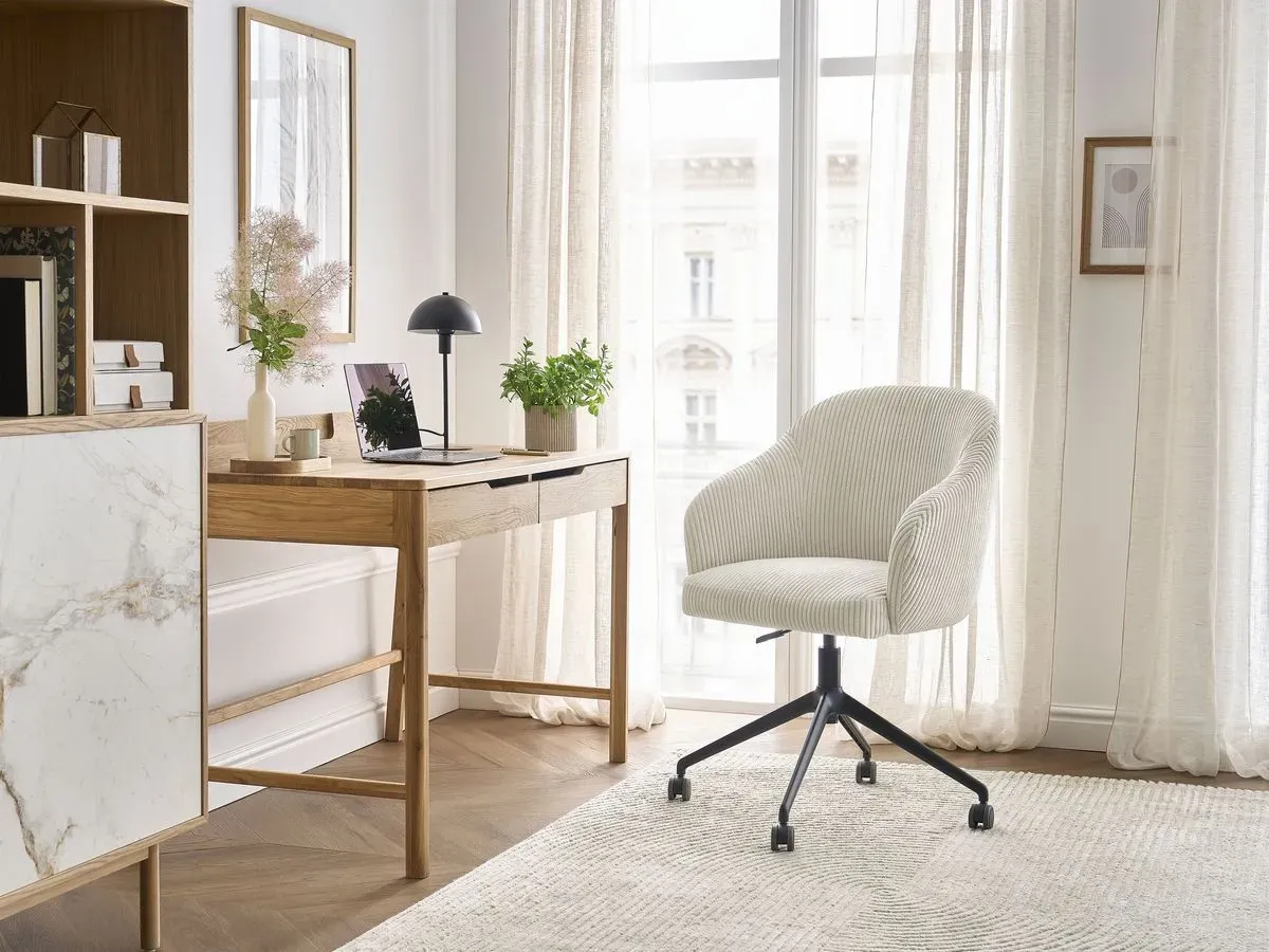 Chaise de bureau SOPHIE tissu velours côtelé et pietement à roulettes avec hauteur ajustable beige   BOBOCHIC