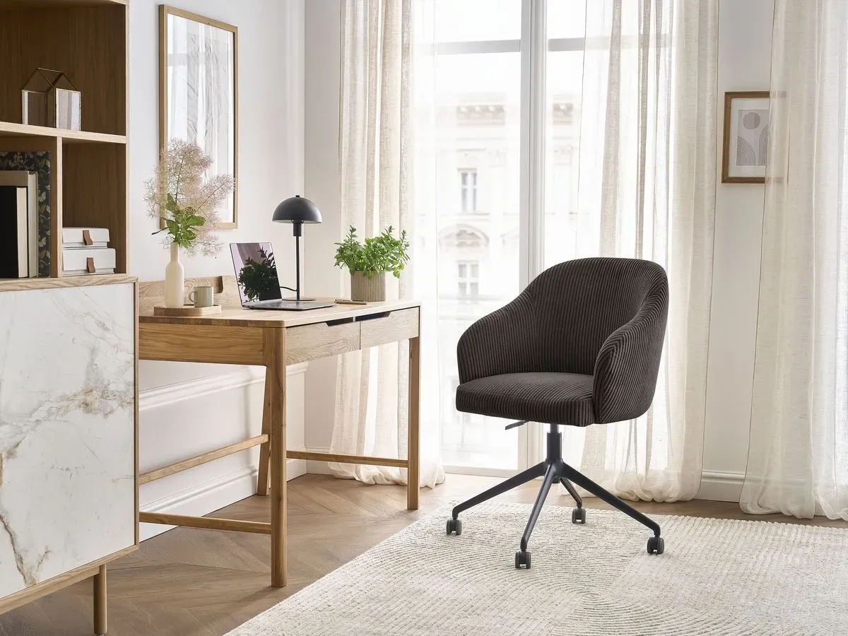 Chaise de bureau SOPHIE tissu velours côtelé et pietement à roulettes avec hauteur ajustable taupe   BOBOCHIC