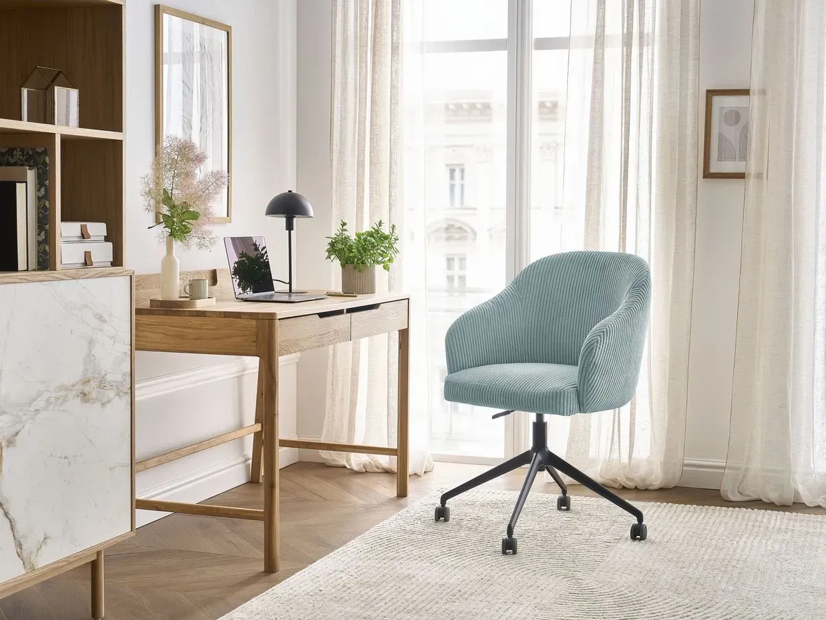 Chaise de bureau SOPHIE tissu velours côtelé et pietement à roulettes avec hauteur ajustable bleu clair   BOBOCHIC