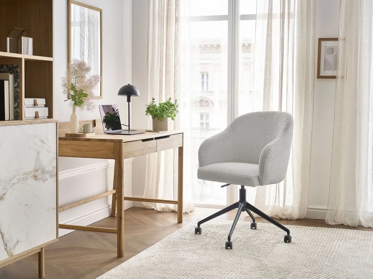 Chaise de bureau SOPHIE tissu bouclette et pietement à roulettes avec hauteur ajustable gris clair   BOBOCHIC