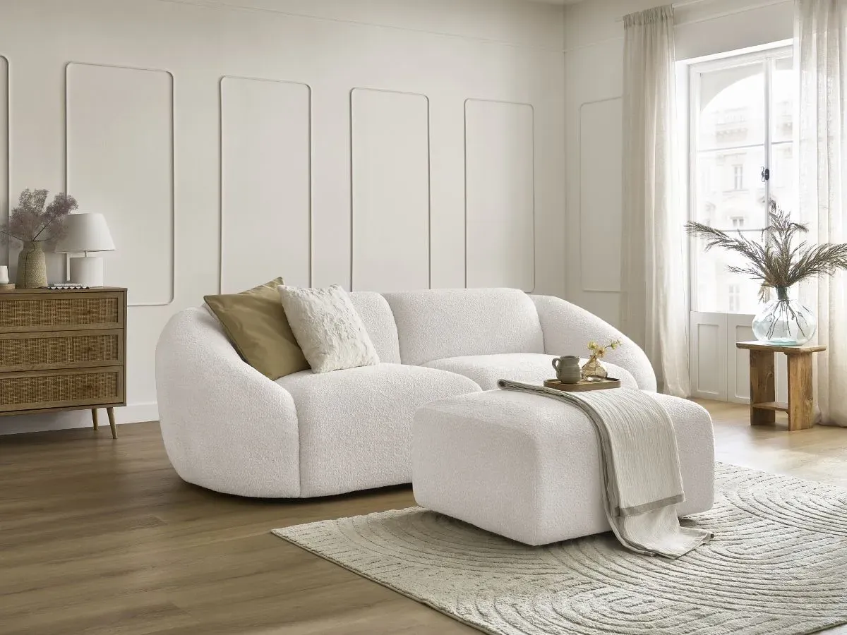 Canapé droit fixe 3 places TINA tissu bouclette avec pouf blanc   BOBOCHIC