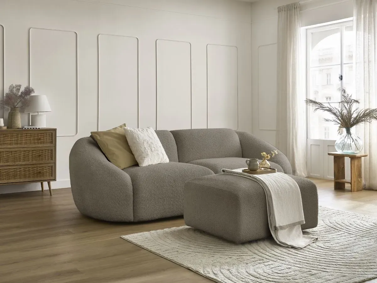 Canapé droit fixe 3 places TINA tissu bouclette avec pouf taupe   BOBOCHIC