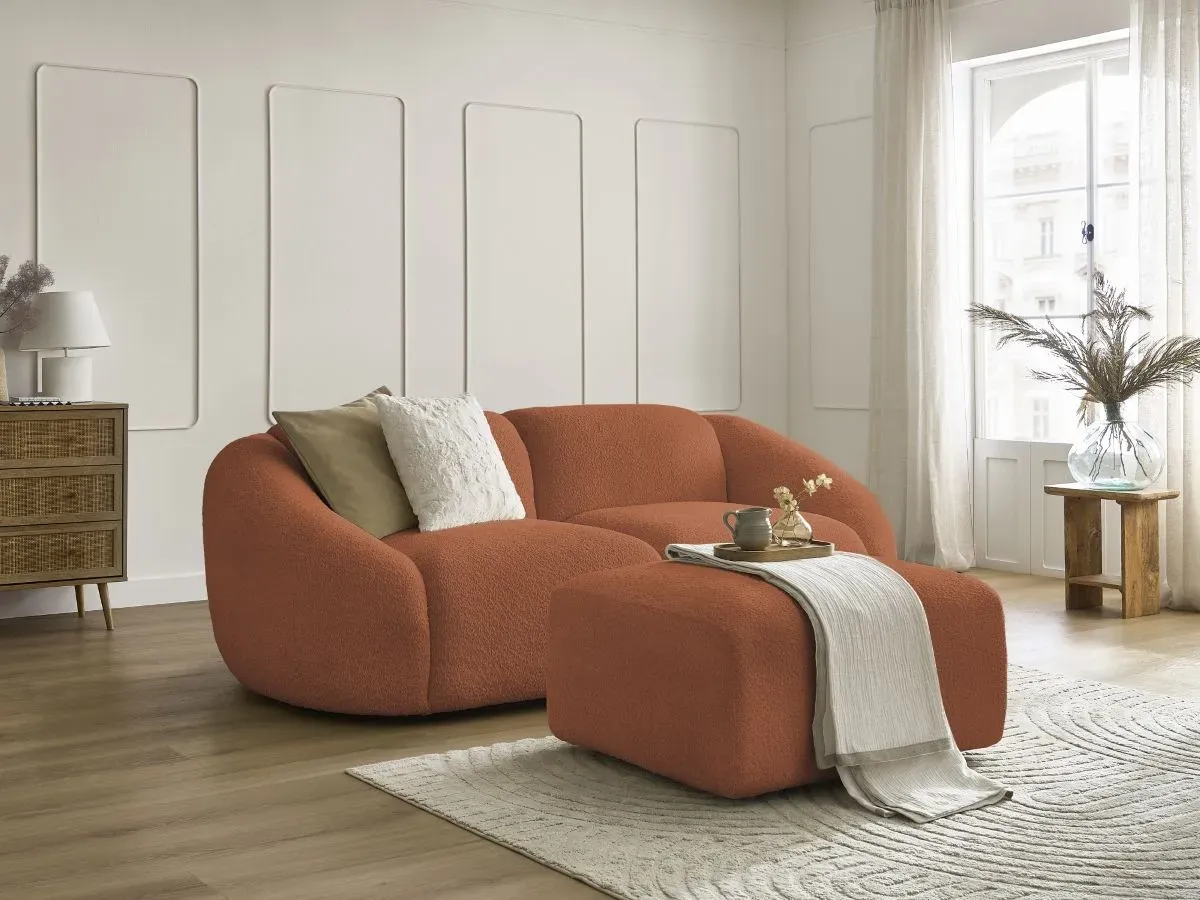 Canapé droit fixe 2 places TINA tissu bouclette avec pouf orange   BOBOCHIC
