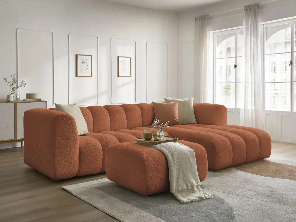 Canapé d'angle fixe TALIA tissu bouclette avec pouf orange  angle droit BOBOCHIC 4 places
