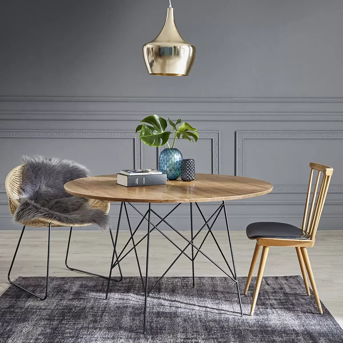 Table en mindi massif finition naturelle 4 pers.