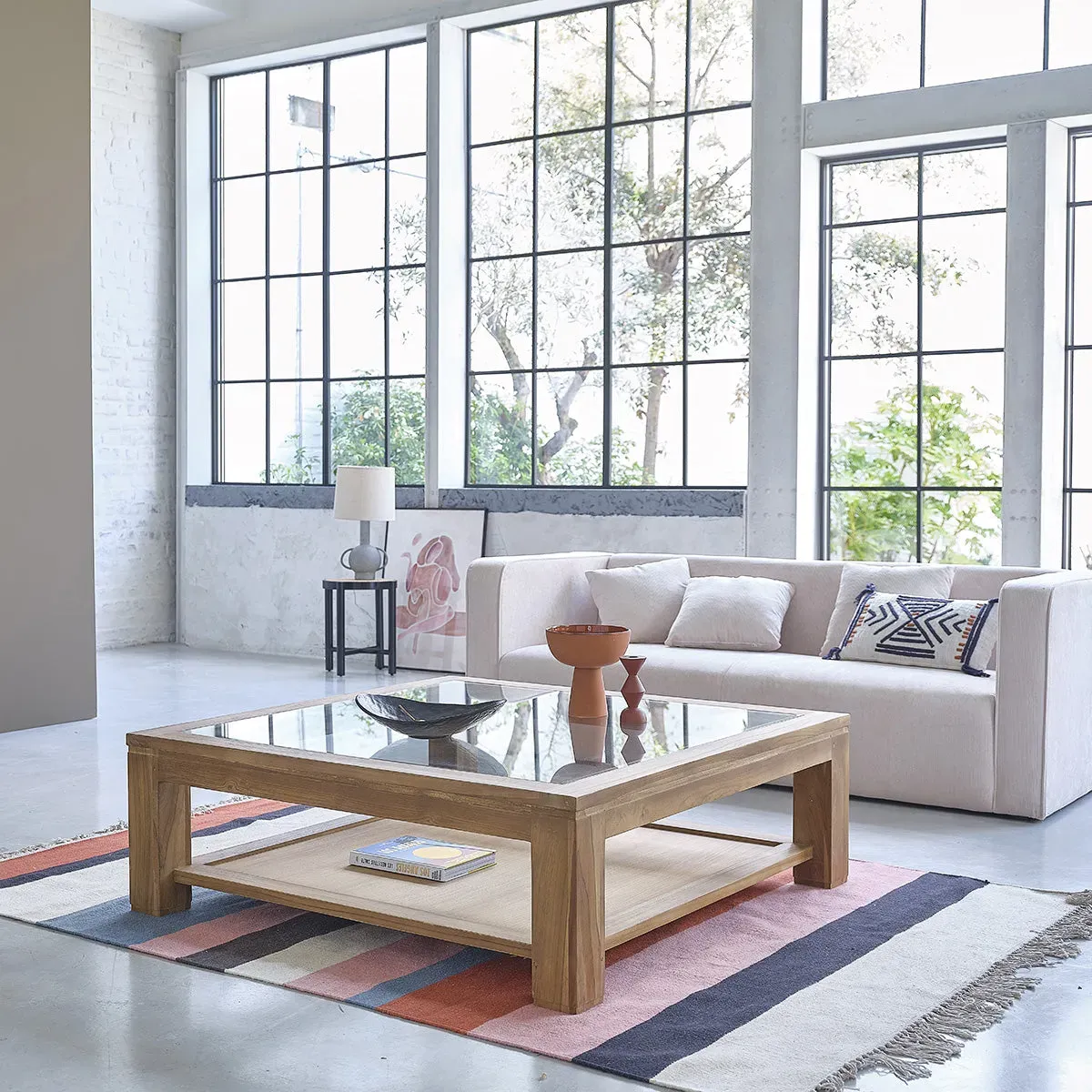 Table basse en teck massif vitrée