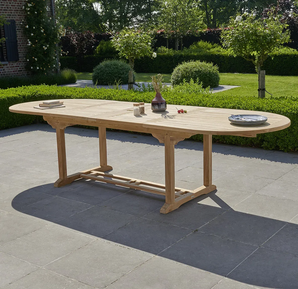 Table de jardin en teck massif extensible ovale 10/12 places