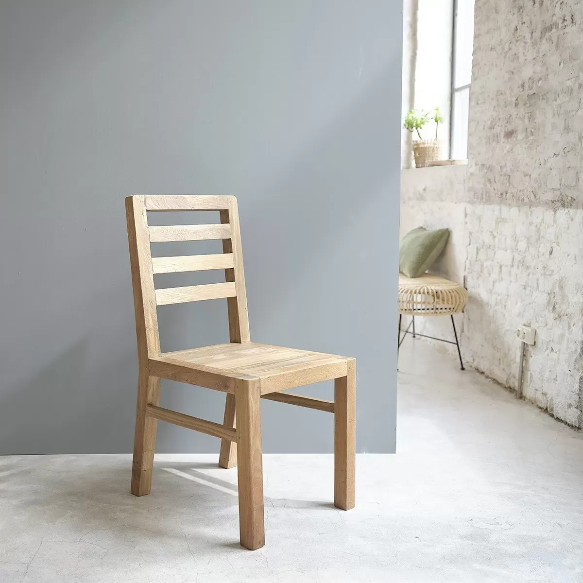 Chaise en bois teck recyclé massif