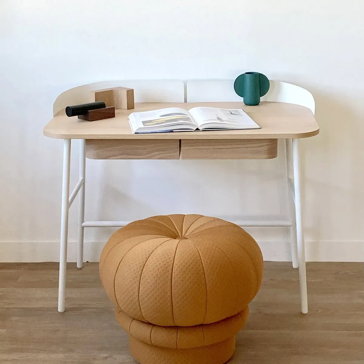 Bureau en placage chêne et métal blanc Victor - Hartô