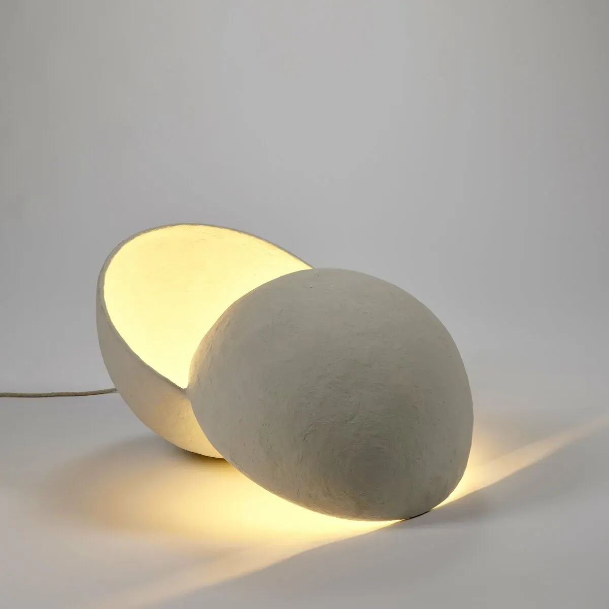 Lampe en papier mâché blanche Earth ''œuf'' - Serax