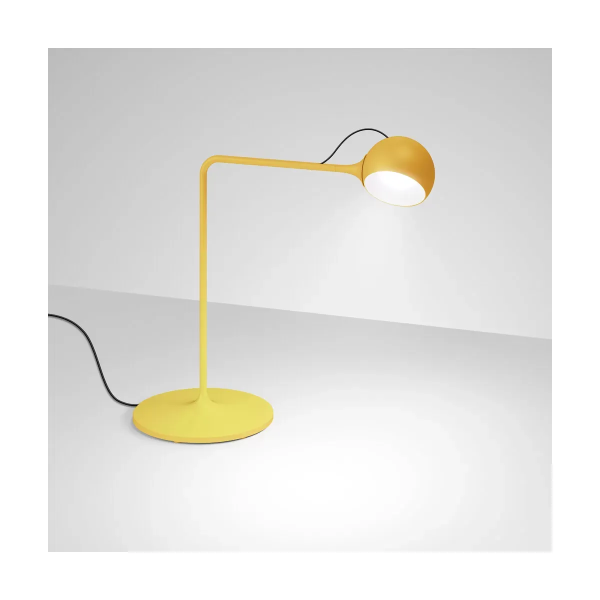 Lampe de table en acier jaune Ixa - Artemide
