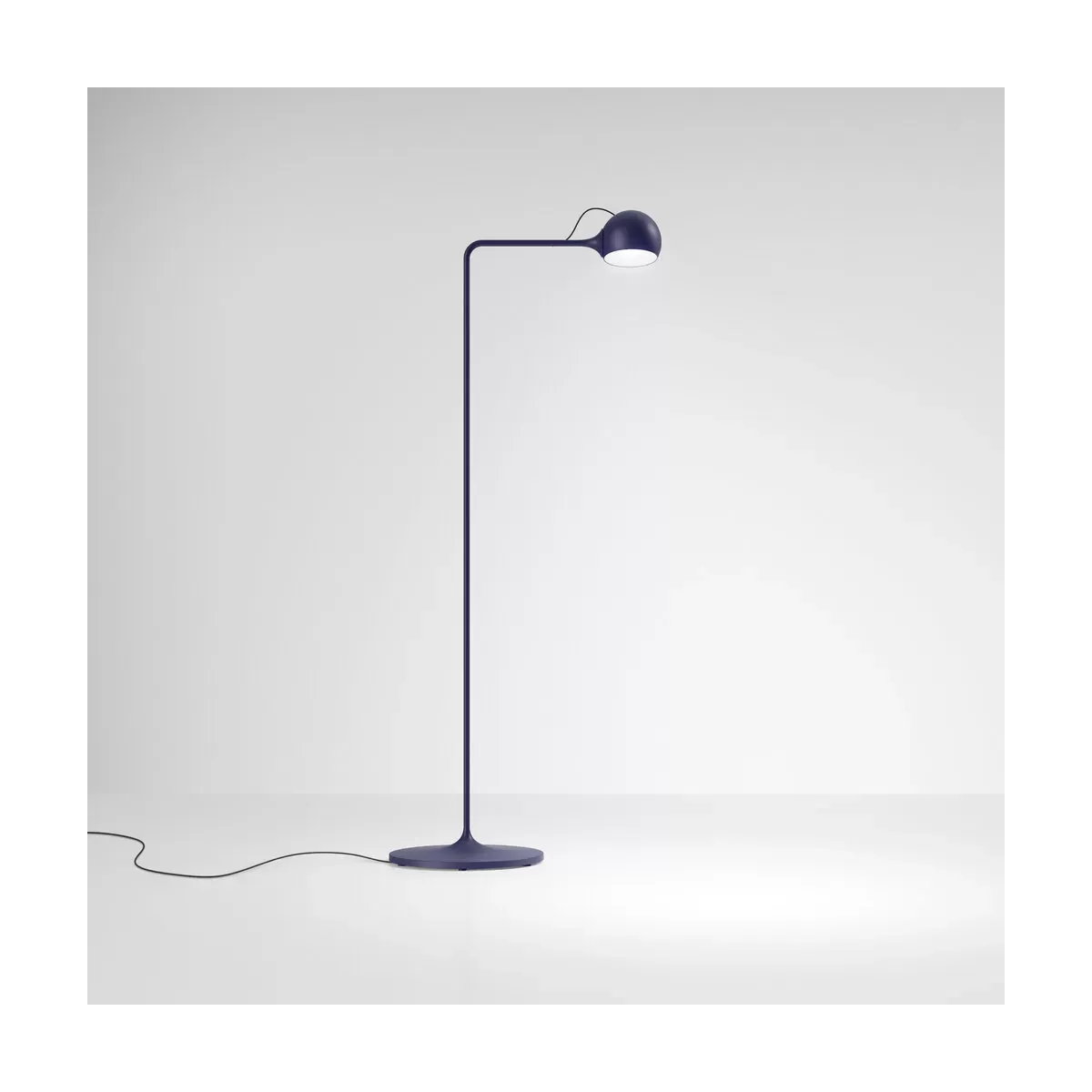 Lampadaire de lecture en acier bleu Ixa - Artemide