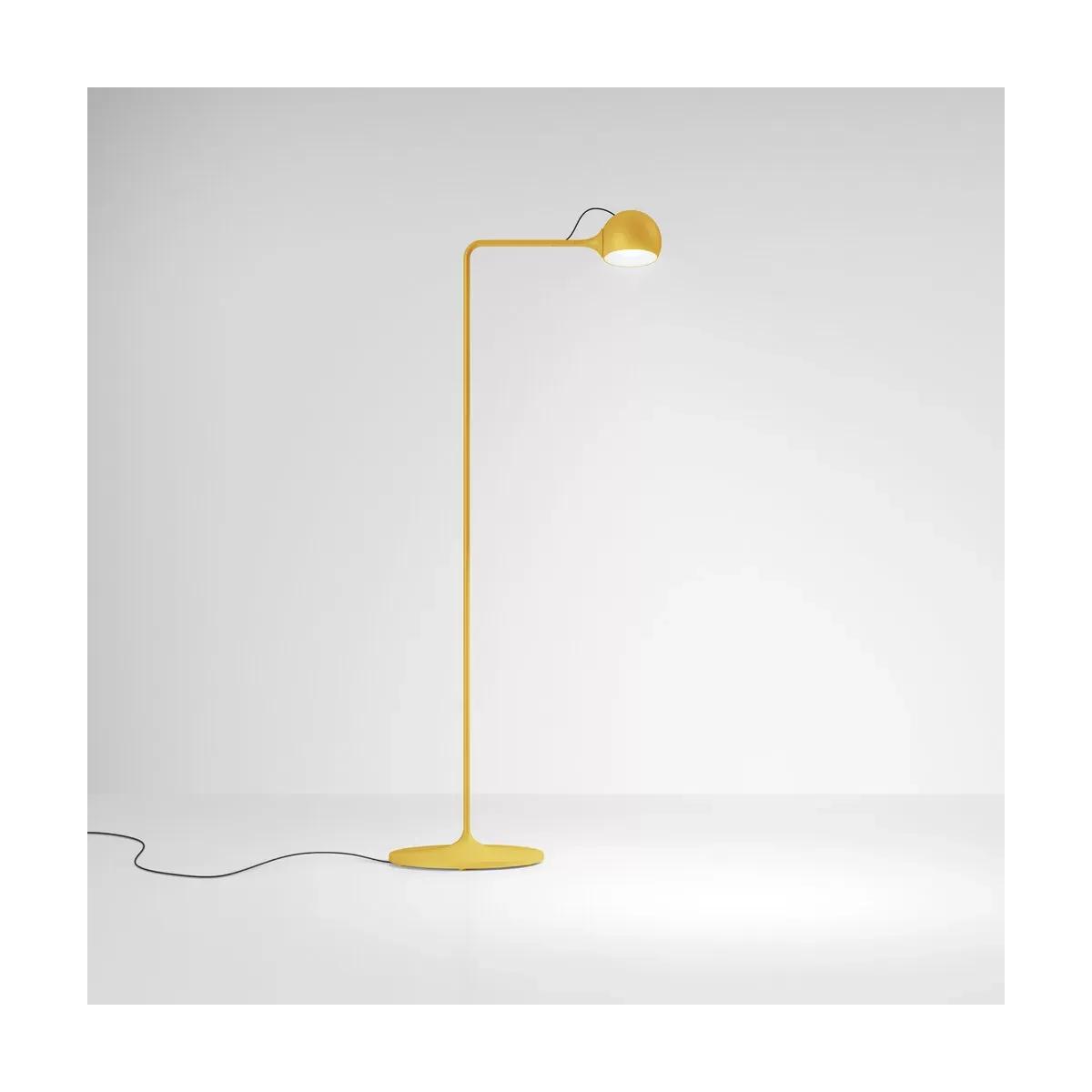Lampadaire de lecture en acier jaune Ixa - Artemide
