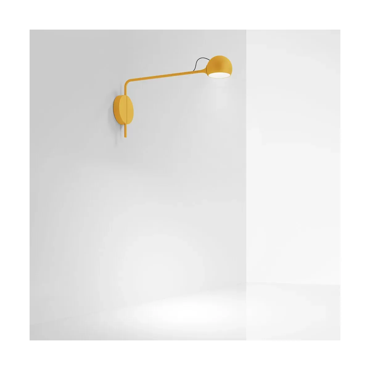 Applique murale en acier jaune Ixa - Artemide