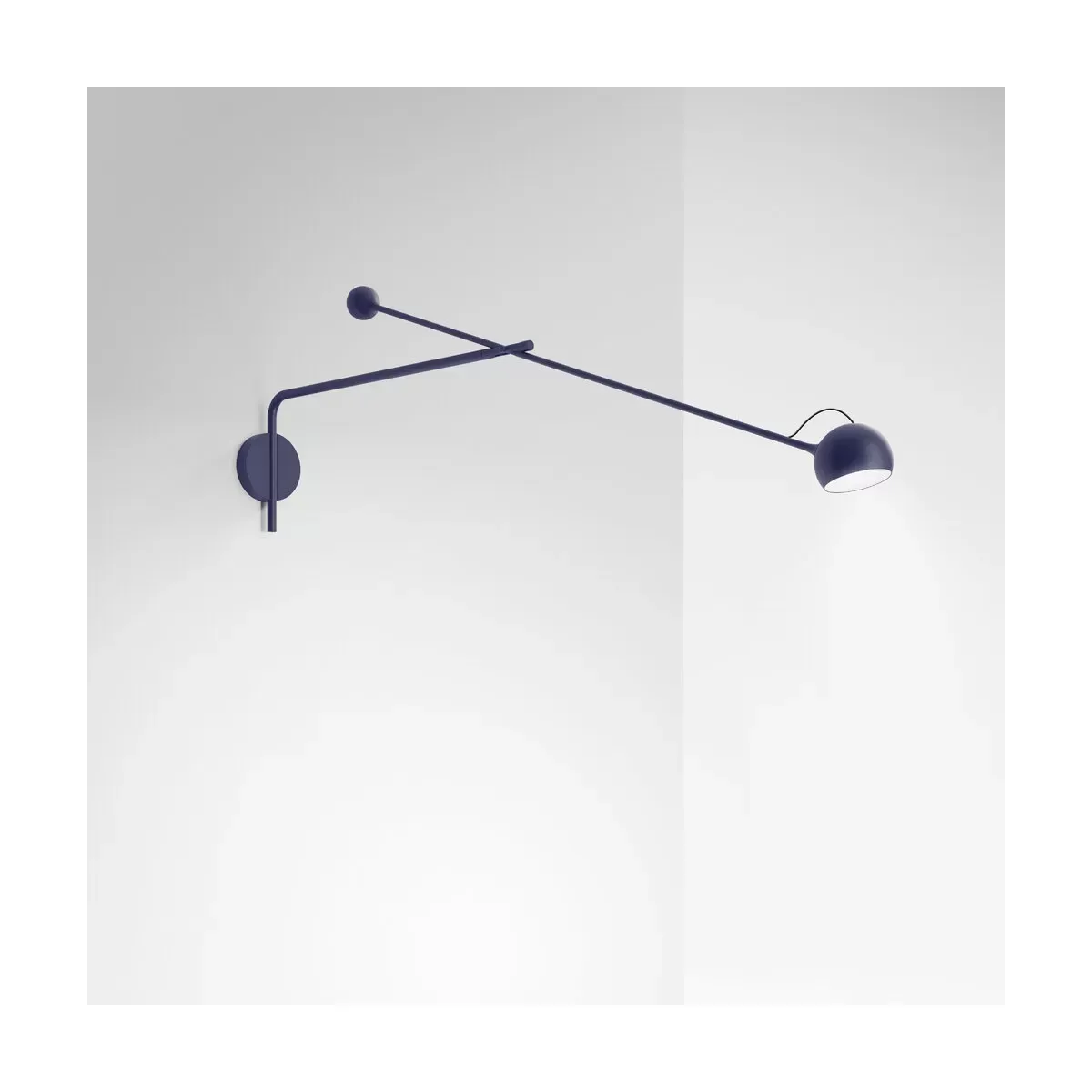 Applique murale à bras en acier bleu Ixa - Artemide