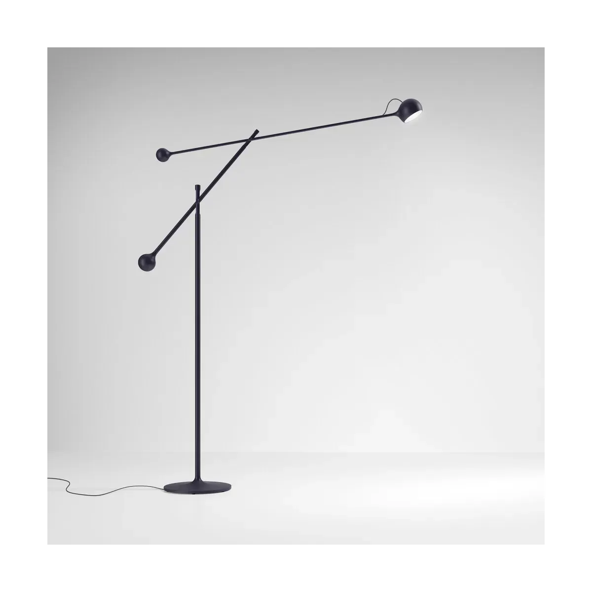 Lampadaire en acier anthracite Ixa - Artemide