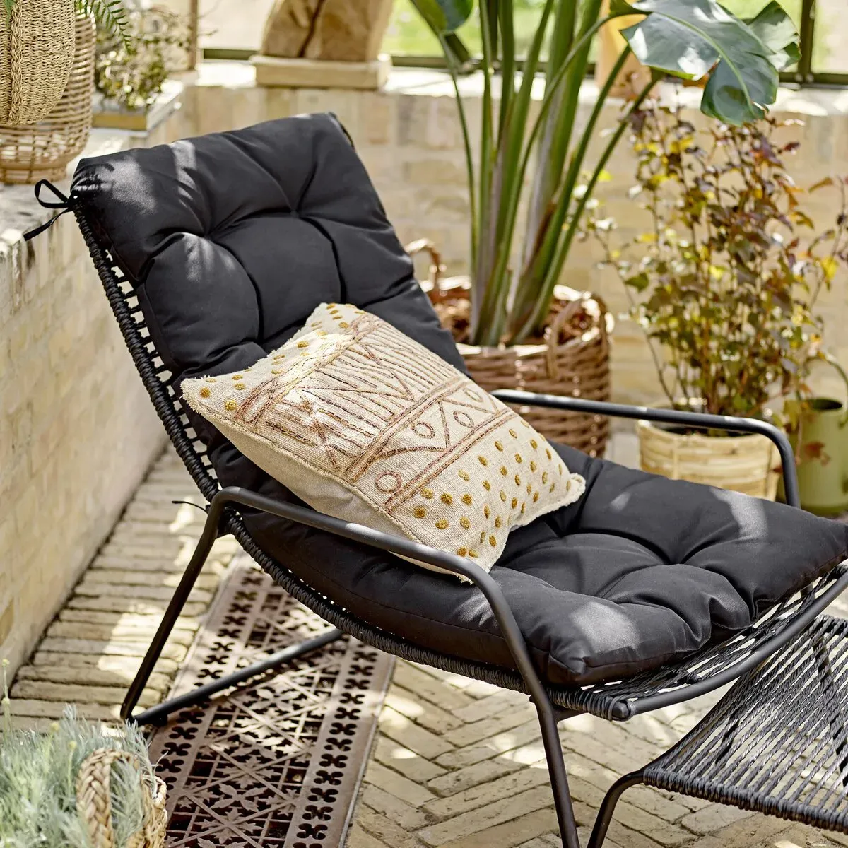 Boel Chaise Longue Avec Tabouret Noir Métal - Bloomingville