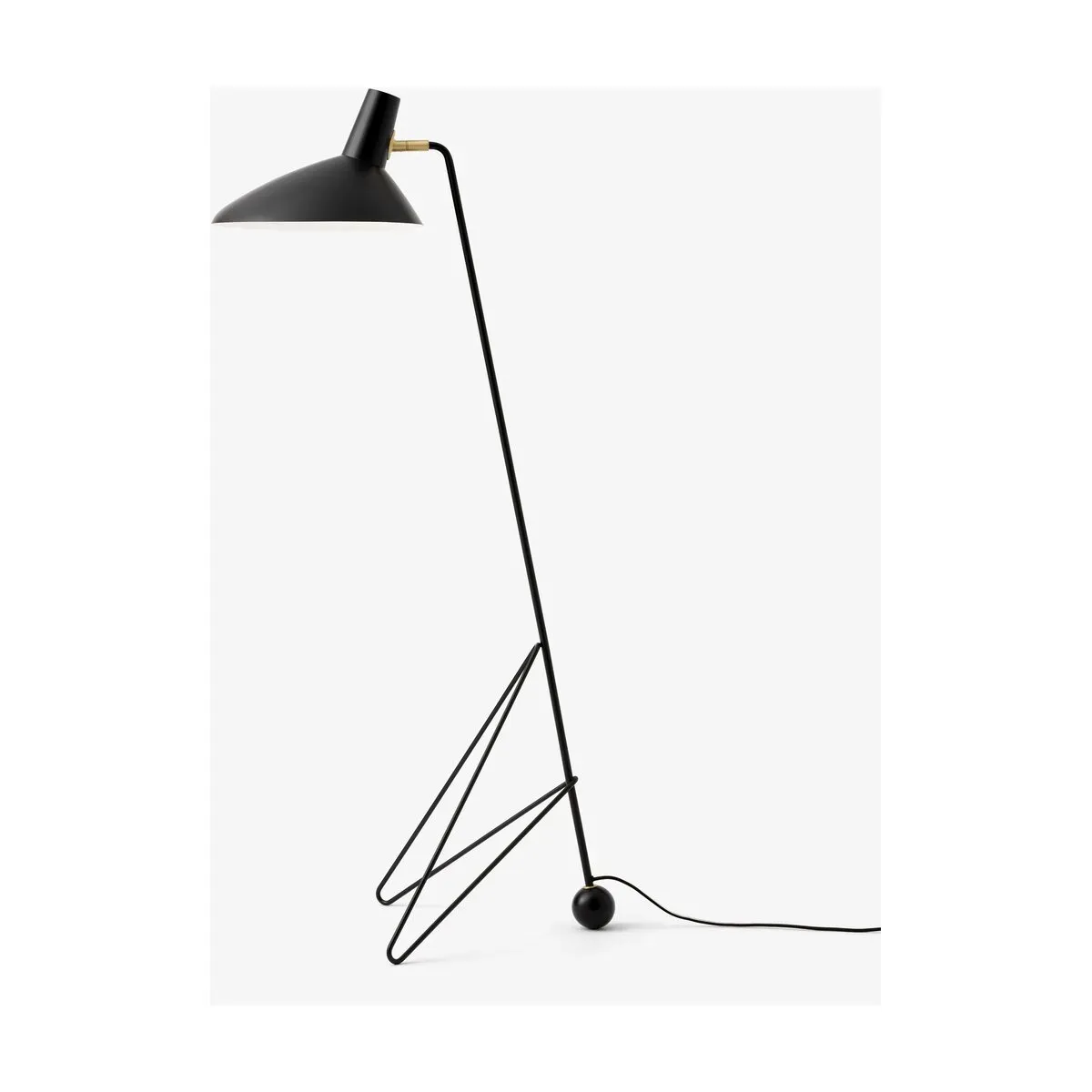 Lampadaire en aluminium laqué noir mat 134cm Tripod HM8 - &tradition