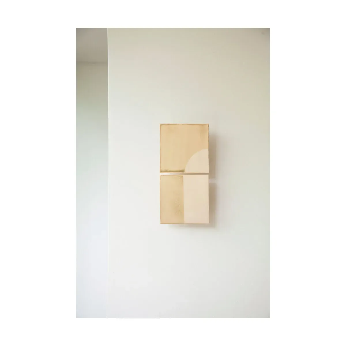 Applique murales en céramique beige 29x14cm Tiles Door - Violaine d'Harcourt