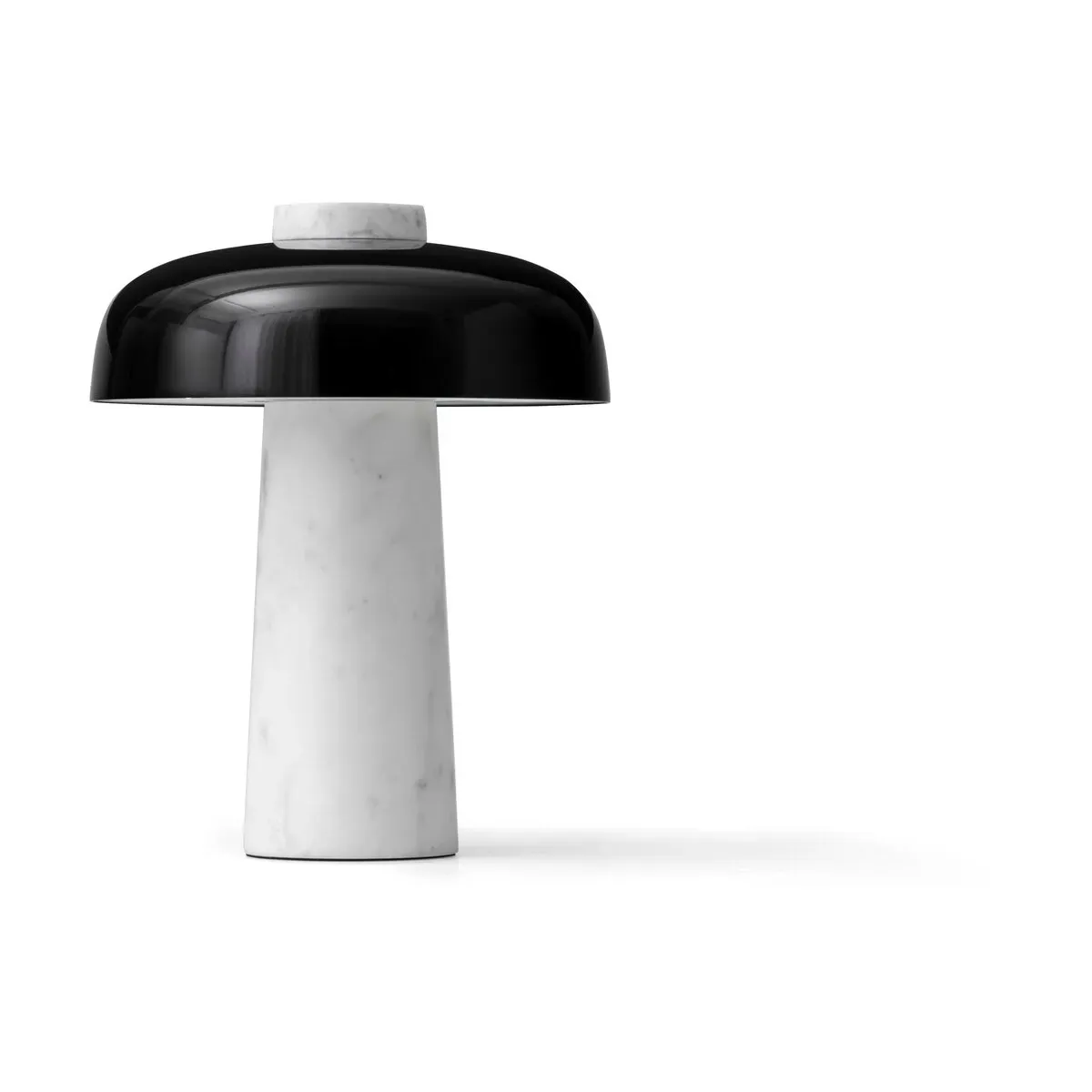 Lampe à poser en pierre travertin et aluminium noir 30cm Reverse - Audo