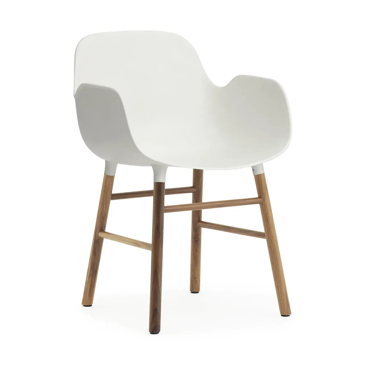 Chaise avec accoudoirs en noyer naturel et pp blanc Form - Normann Copenhagen