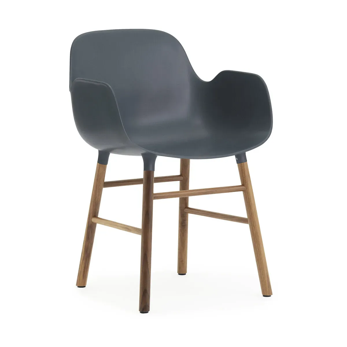Chaise avec accoudoirs en noyer naturel et pp bleu Form - Normann Copenhagen