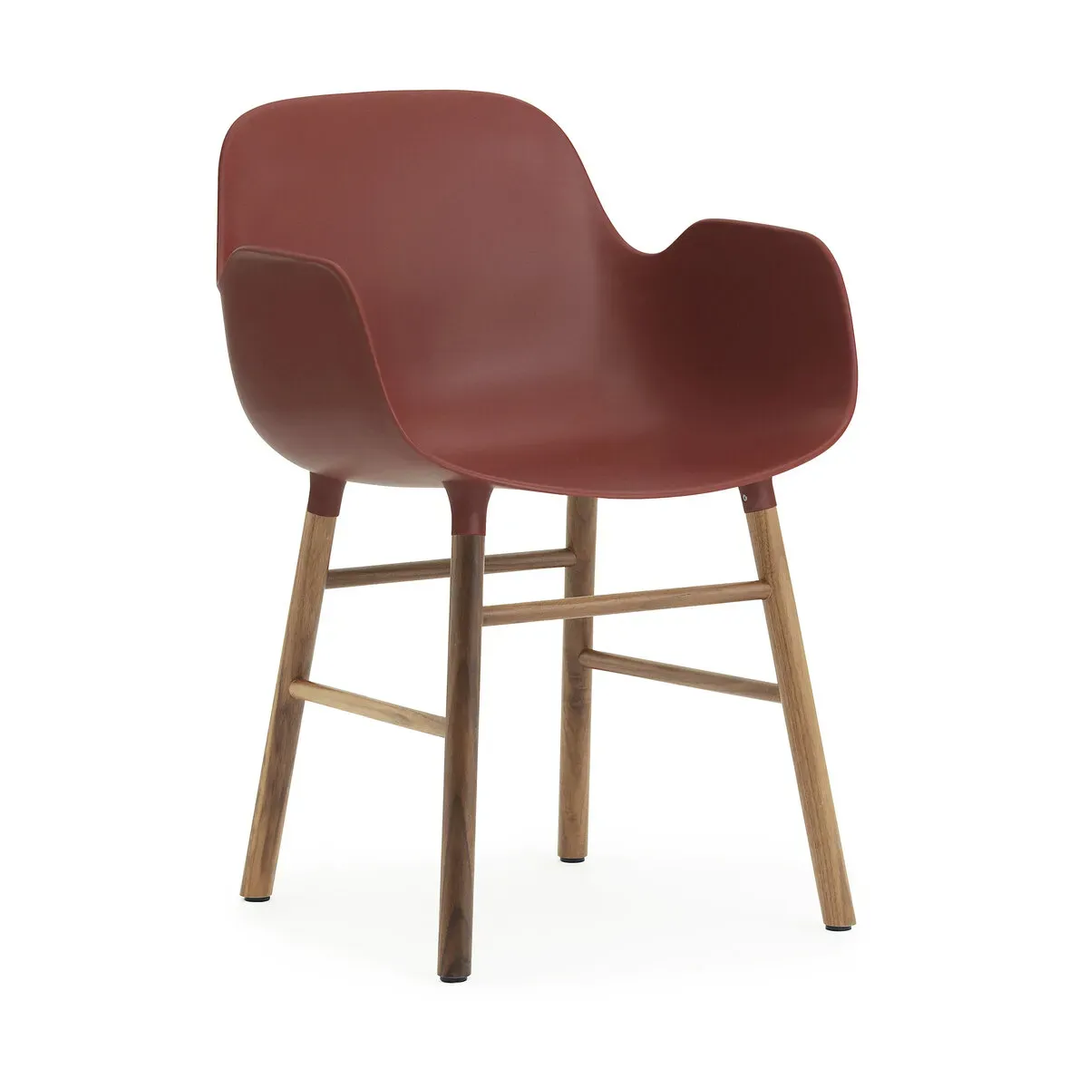 Chaise avec accoudoirs en noyer naturel et pp rouge Form - Normann Copenhagen