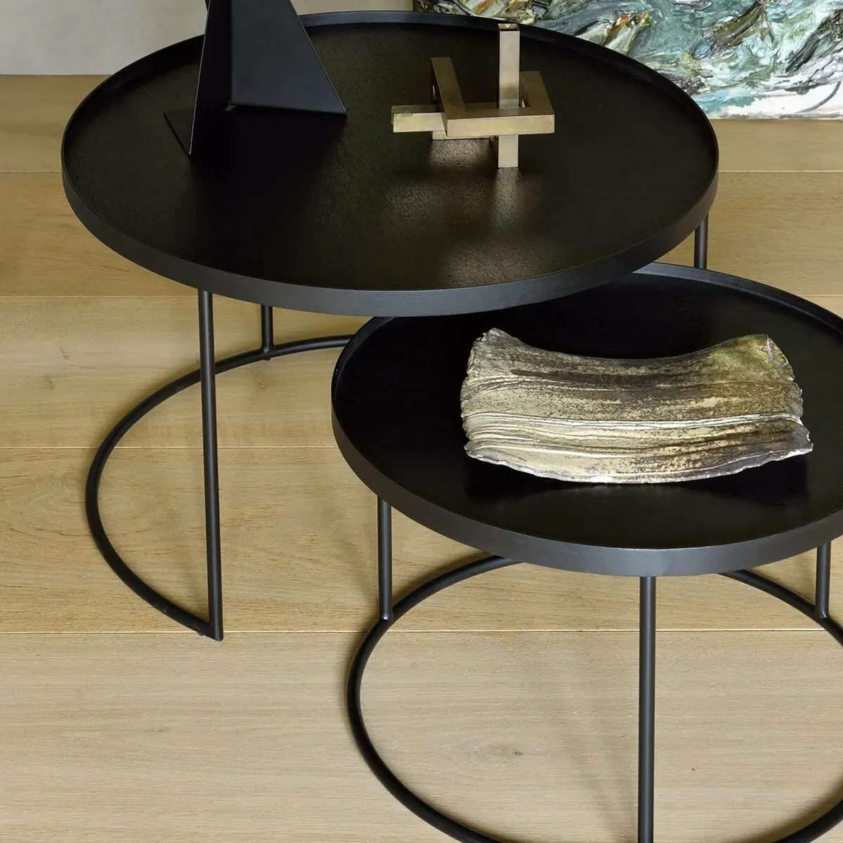 2 tables basses en métal à plateau rond 93 cm - Ethnicraft Accessories
