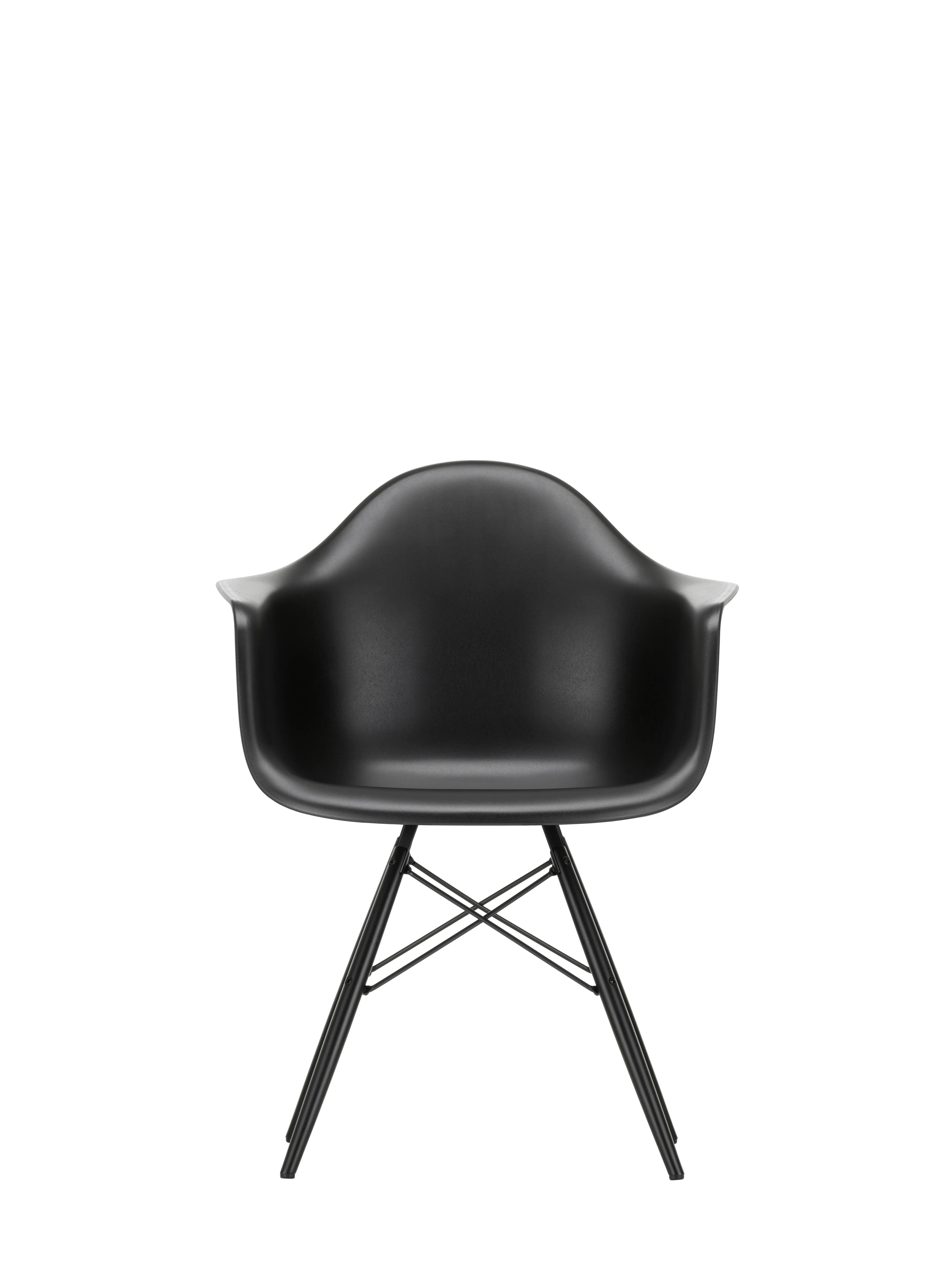 Vitra DAW Eames Plastic Armchair - noir foncé RE - érable noir