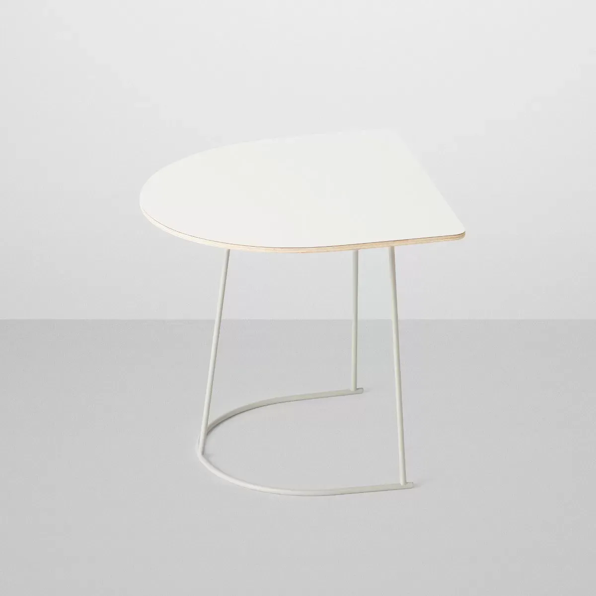 Muuto Table Airy Coffee  - blanc - demi taille