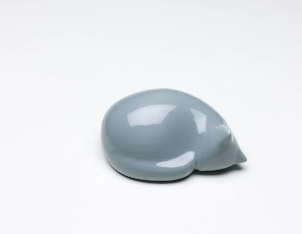 Vitra Figurine décorative Resting Cat  - petite - bleu clair