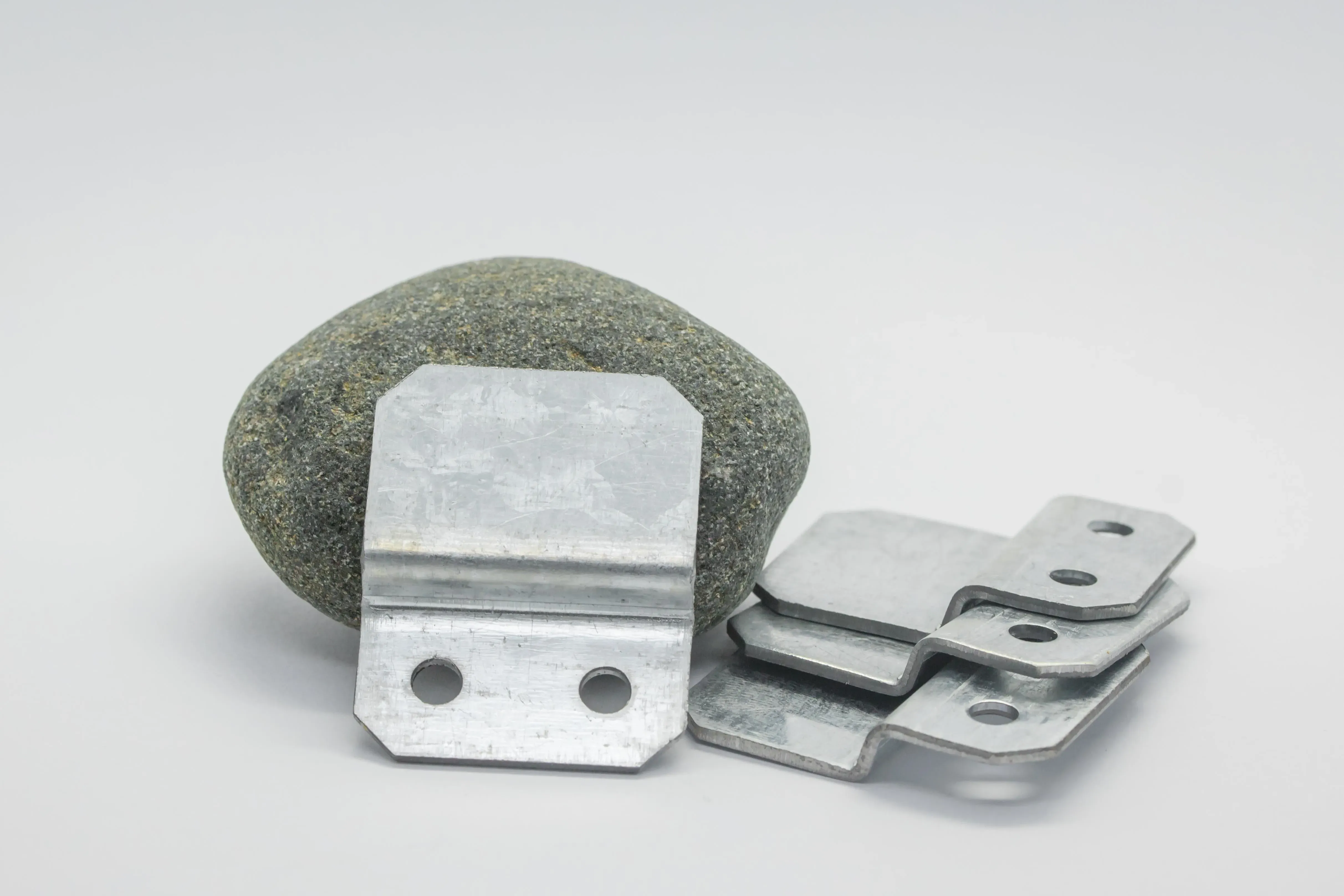 Kit de 4 clips de fixation pour assise de banc sur gabion – Acier galvanisé 1,5 mm