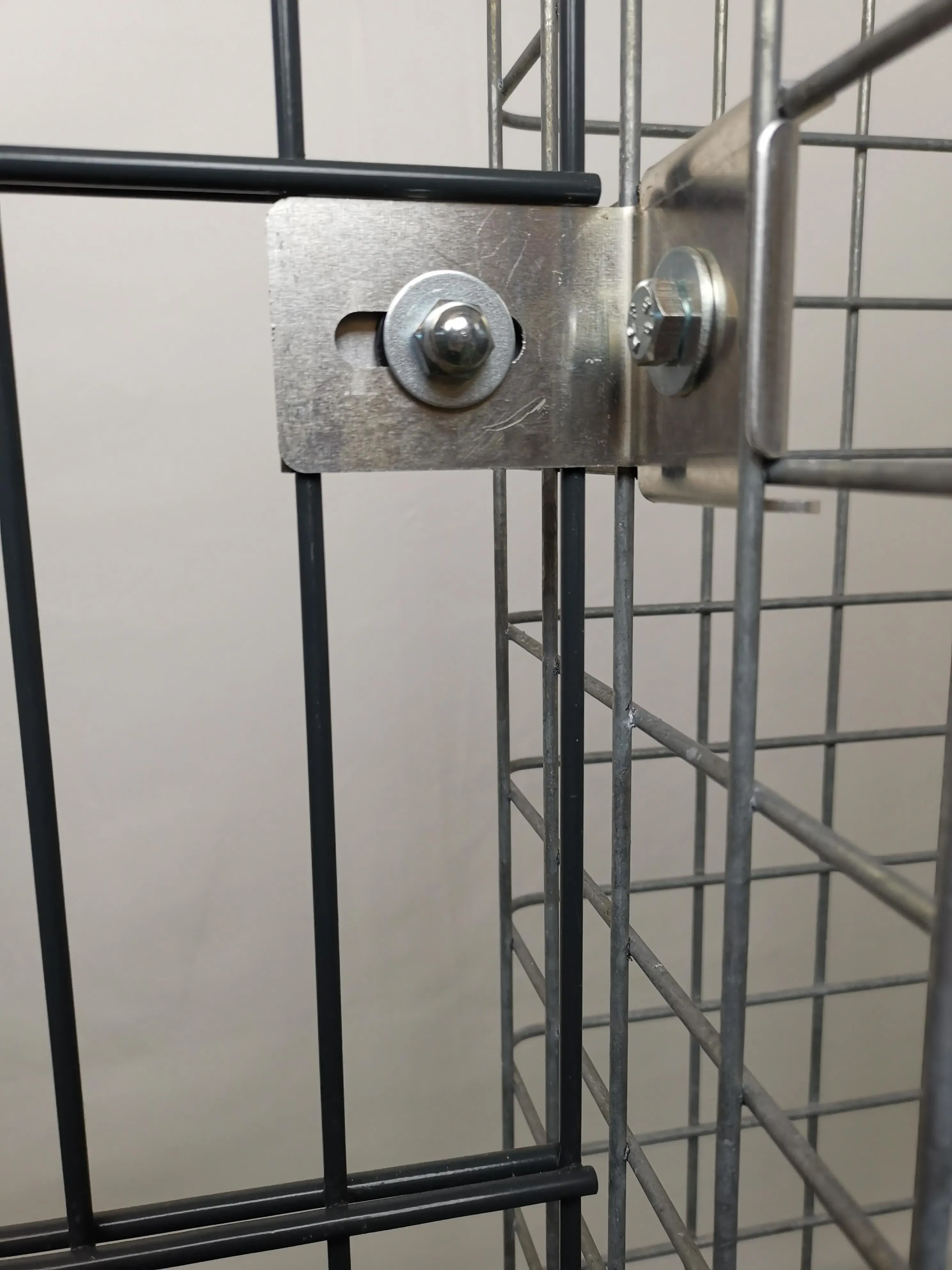 Agrafe avec support de clôture 5 x 5 cm pour treillis à double barre, aluminium