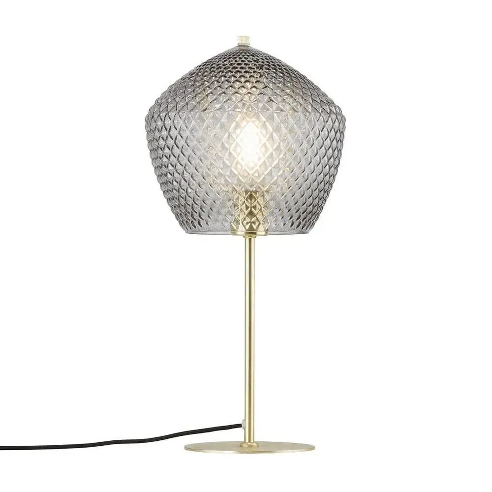 Lampe de table dorée avec abat-jour en forme de pentagone