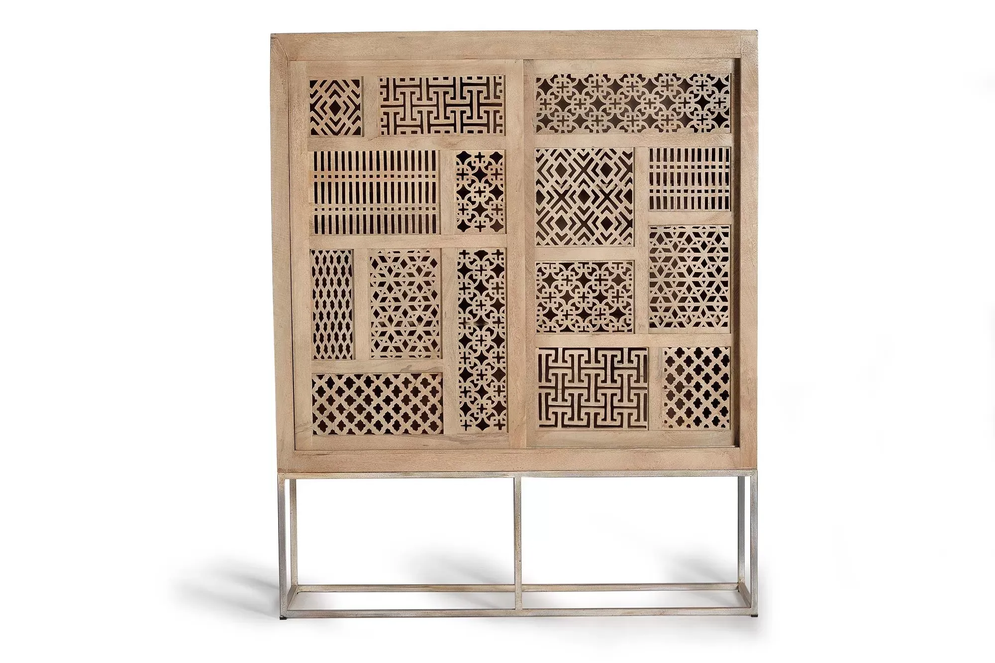 Vitrine en bois de teck et pieds en métal de couleur naturelle