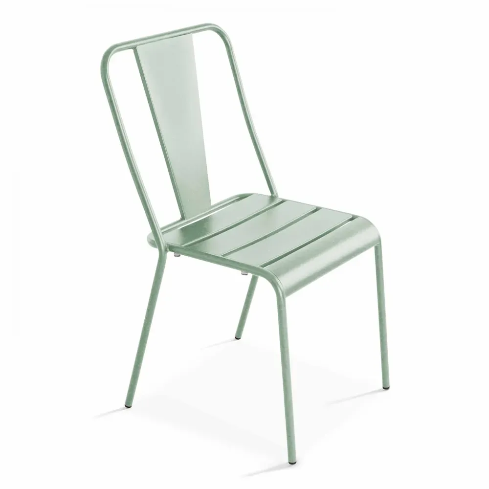 Chaise de jardin en métal vert sauge