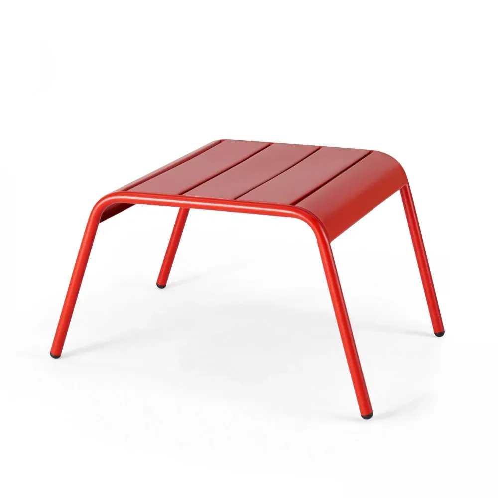 Repose pied en métal rouge