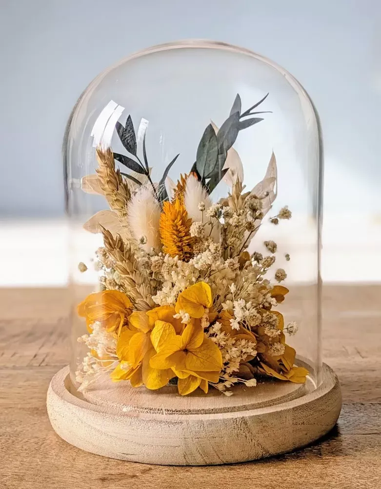 Cloche de fleurs séchées jaune Georgette
