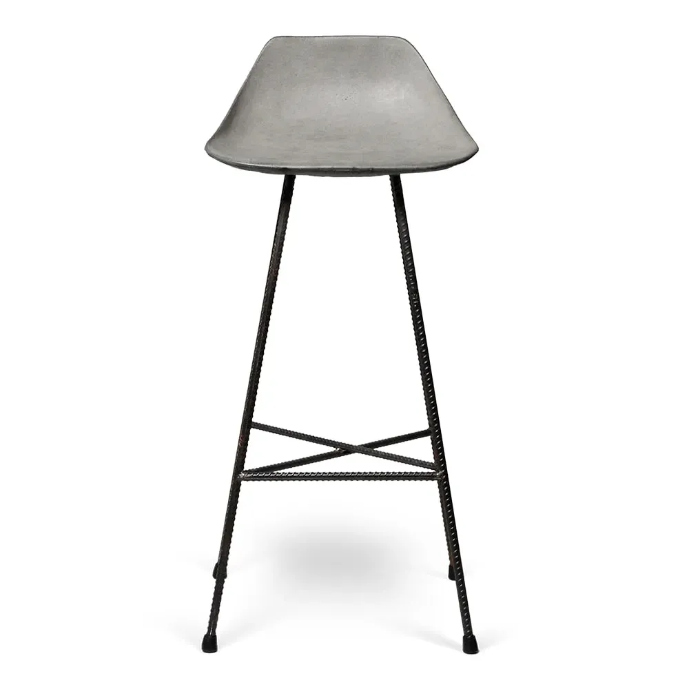 Tabouret de bar industriel en béton gris et acier noir - 93.5x44cm