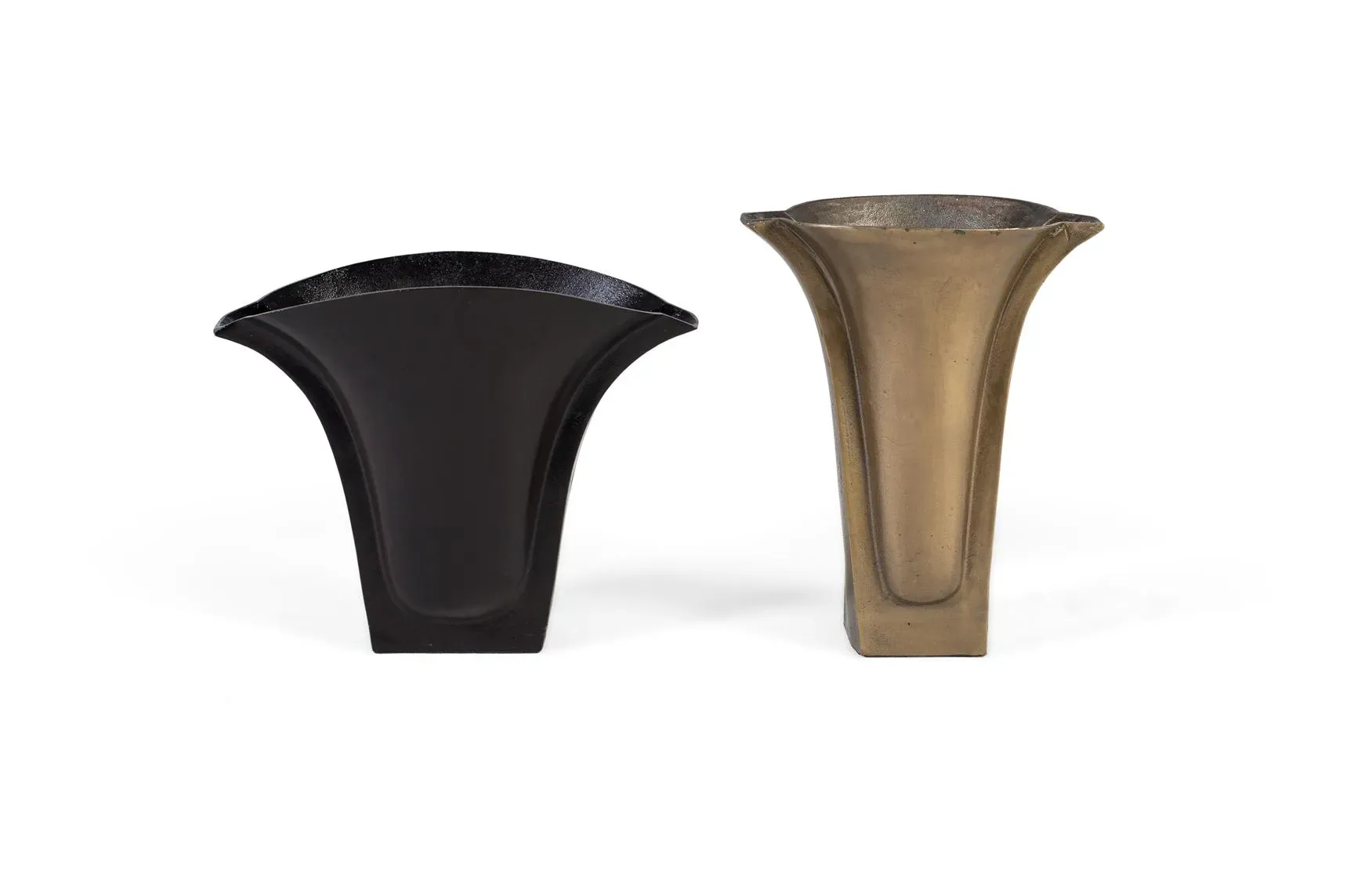 Set de deux vases en aluminium brut