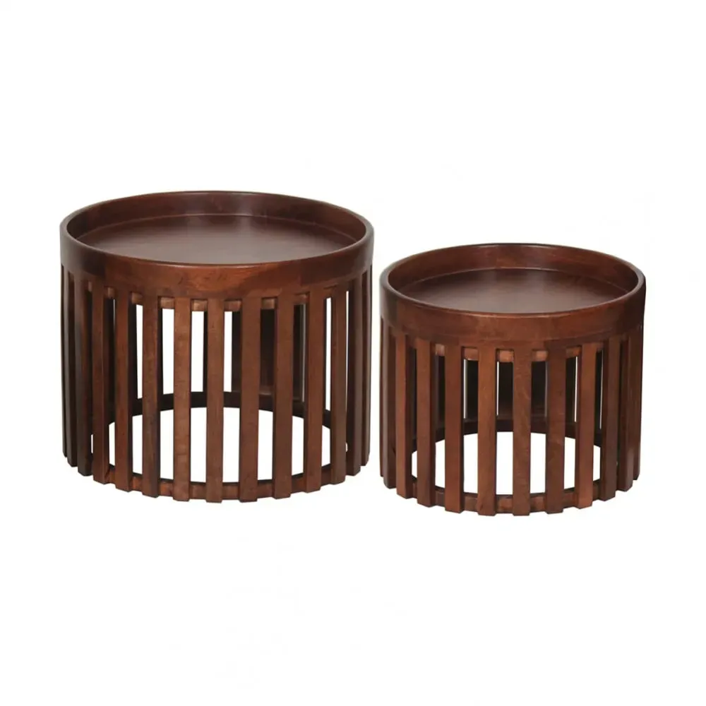 Lot  de 2 tables en manguier massif vernis teinté noyer